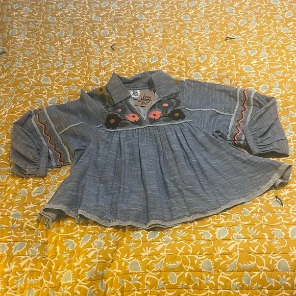 Ivy Jane Blue Blouse with Floral Embroidery - Picture 3 of 3